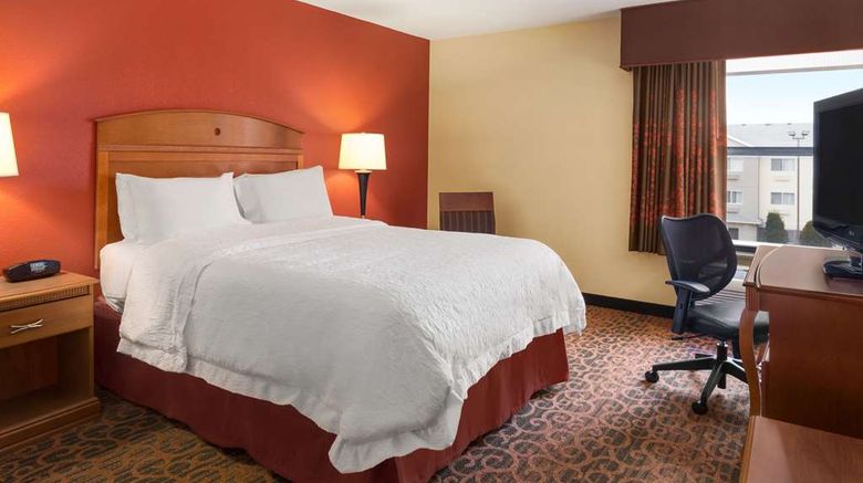 <b>Hampton Inn Wichita-East Room</b>. Images powered by <a href="https://iceportal.shijigroup.com/" title="IcePortal" target="_blank">IcePortal</a>.