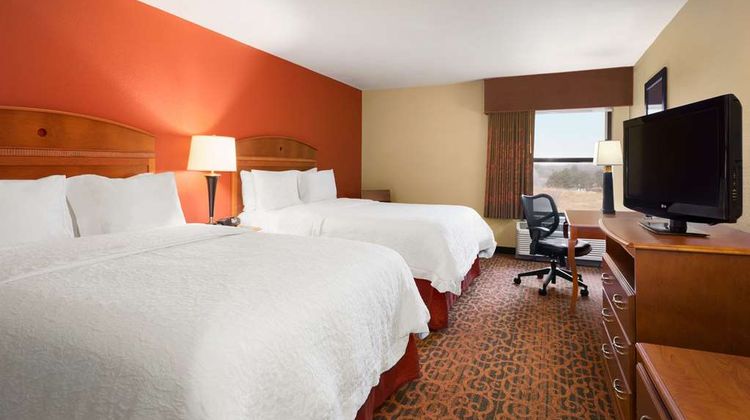 Hampton Inn Wichita-East Room