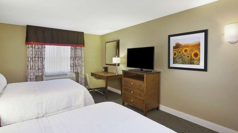 <b>Hampton Inn & Stes Wichita-Northeast Room</b>. Images powered by <a href="https://iceportal.shijigroup.com/" title="IcePortal" target="_blank">IcePortal</a>.