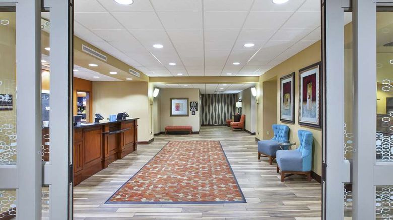 <b>Hampton Inn & Stes Wichita-Northeast Lobby</b>. Images powered by <a href="https://iceportal.shijigroup.com/" title="IcePortal" target="_blank">IcePortal</a>.