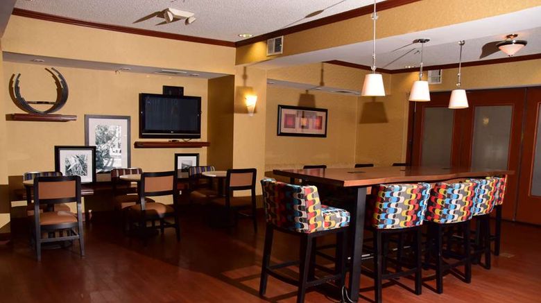 <b>Hampton Inn Lobby</b>. Images powered by <a href="https://iceportal.shijigroup.com/" title="IcePortal" target="_blank">IcePortal</a>.