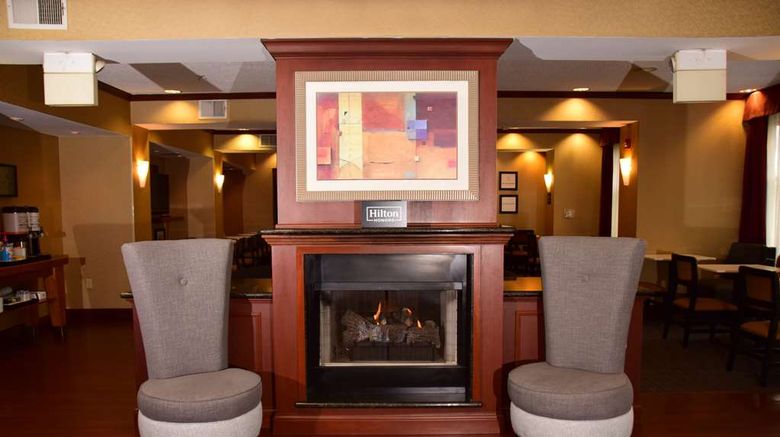 <b>Hampton Inn Lobby</b>. Images powered by <a href="https://iceportal.shijigroup.com/" title="IcePortal" target="_blank">IcePortal</a>.