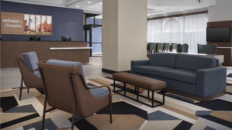 <b>Hampton Inn Indianapolis Downtown Circle Centre Lobby</b>. Images powered by <a href="https://iceportal.shijigroup.com/" title="IcePortal" target="_blank">IcePortal</a>.