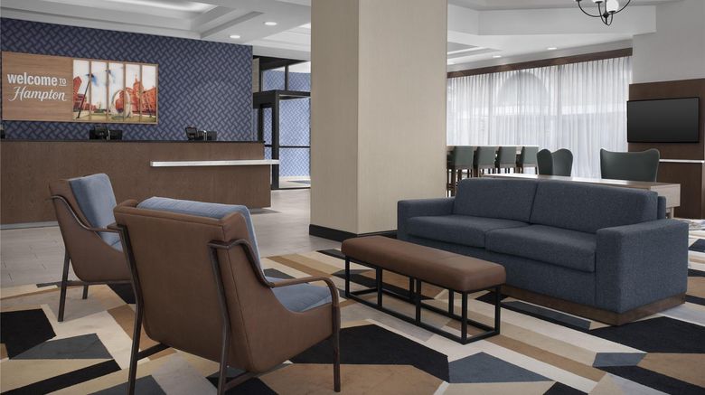 <b>Hampton Inn Indianapolis Downtown Circle Centre Lobby</b>. Images powered by <a href="https://iceportal.shijigroup.com/" title="IcePortal" target="_blank">IcePortal</a>.