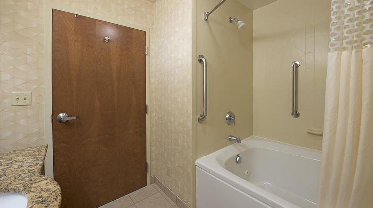 Hampton Inn & Suites Fishers Room