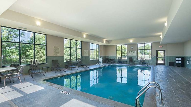 <b>Hampton Inn & Suites Pool</b>. Images powered by <a href="https://iceportal.shijigroup.com/" title="IcePortal" target="_blank">IcePortal</a>.