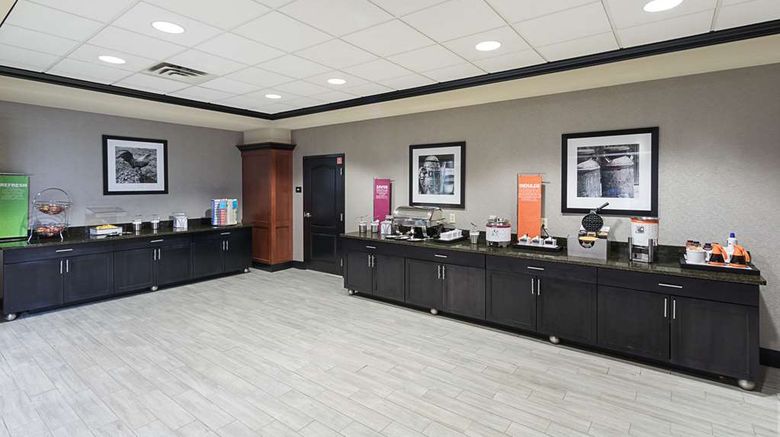 <b>Hampton Inn & Suites Restaurant</b>. Images powered by <a href="https://iceportal.shijigroup.com/" title="IcePortal" target="_blank">IcePortal</a>.