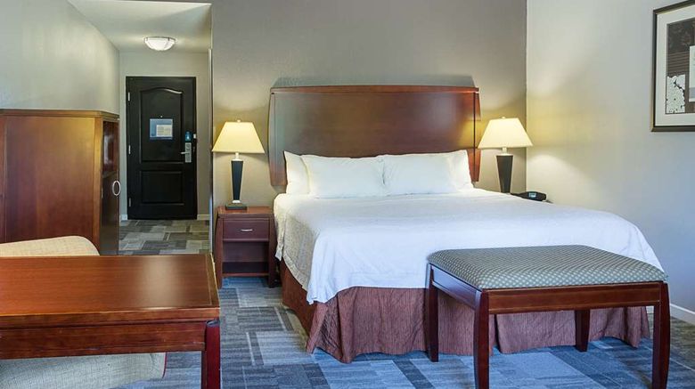 <b>Hampton Inn & Suites Room</b>. Images powered by <a href="https://iceportal.shijigroup.com/" title="IcePortal" target="_blank">IcePortal</a>.