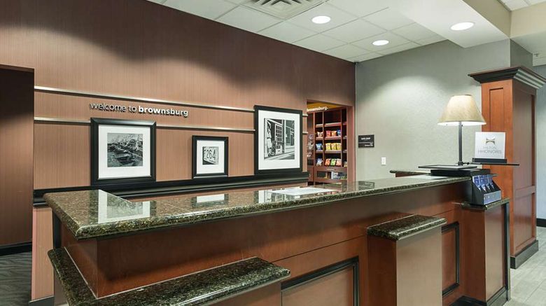 <b>Hampton Inn & Suites Lobby</b>. Images powered by <a href="https://iceportal.shijigroup.com/" title="IcePortal" target="_blank">IcePortal</a>.