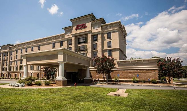 Hampton Inn & Suites Dobson Exterior