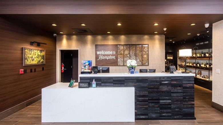 <b>Hampton Inn & Suites Dobson Lobby</b>. Images powered by <a href="https://iceportal.shijigroup.com/" title="IcePortal" target="_blank">IcePortal</a>.