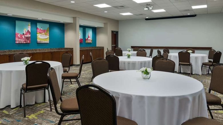 <b>Hampton Inn Winston-Salem University Meeting</b>. Images powered by <a href="https://iceportal.shijigroup.com/" title="IcePortal" target="_blank">IcePortal</a>.