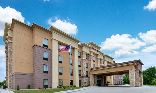Hampton Inn Iowa City/University Area Exterior