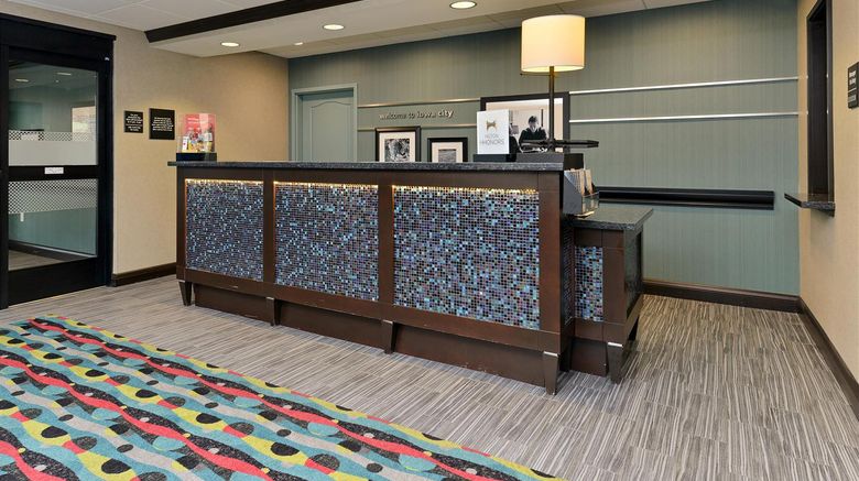 <b>Hampton Inn Iowa City/University Area Lobby</b>. Images powered by <a href="https://iceportal.shijigroup.com/" title="IcePortal" target="_blank">IcePortal</a>.