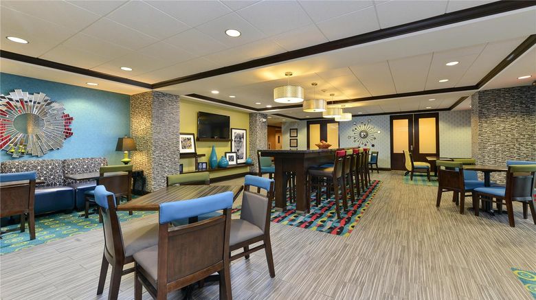 <b>Hampton Inn Iowa City/University Area Lobby</b>. Images powered by <a href="https://iceportal.shijigroup.com/" title="IcePortal" target="_blank">IcePortal</a>.