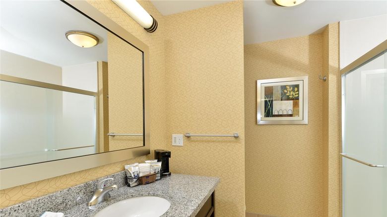 <b>Hampton Inn Iowa City/University Area Room</b>. Images powered by <a href="https://iceportal.shijigroup.com/" title="IcePortal" target="_blank">IcePortal</a>.