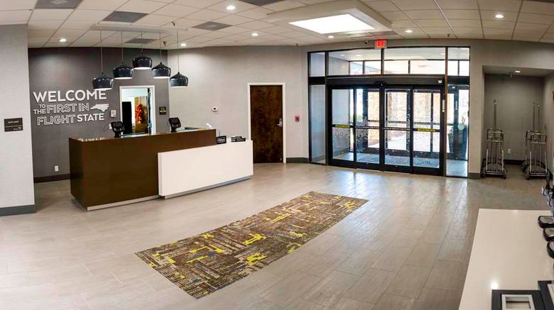 <b>Hampton Inn Kinston Lobby</b>. Images powered by <a href="https://iceportal.shijigroup.com/" title="IcePortal" target="_blank">IcePortal</a>.