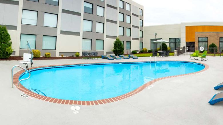 <b>Hampton Inn Kinston Pool</b>. Images powered by <a href="https://iceportal.shijigroup.com/" title="IcePortal" target="_blank">IcePortal</a>.