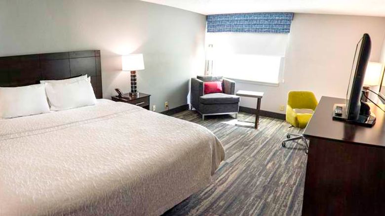 <b>Hampton Inn Kinston Room</b>. Images powered by <a href="https://iceportal.shijigroup.com/" title="IcePortal" target="_blank">IcePortal</a>.