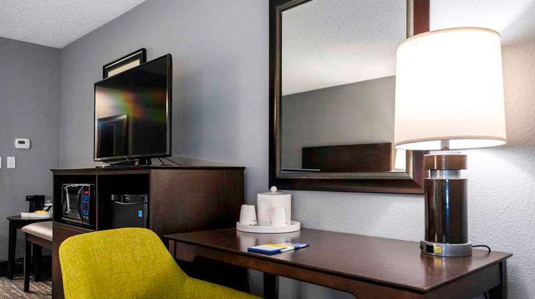 <b>Hampton Inn Kinston Room</b>. Images powered by <a href="https://iceportal.shijigroup.com/" title="IcePortal" target="_blank">IcePortal</a>.