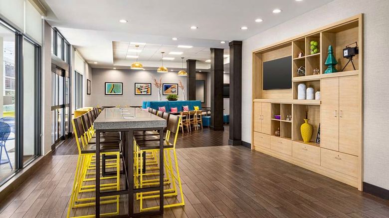 <b>Home2 Suites New York Island City Lobby</b>. Images powered by <a href="https://iceportal.shijigroup.com/" title="IcePortal" target="_blank">IcePortal</a>.