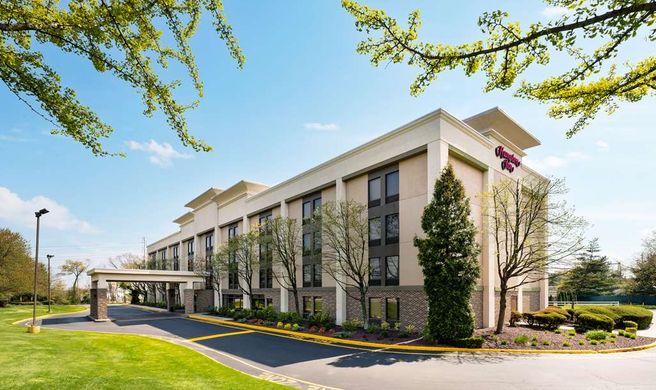 Hampton Inn Long Island/Islandia Exterior