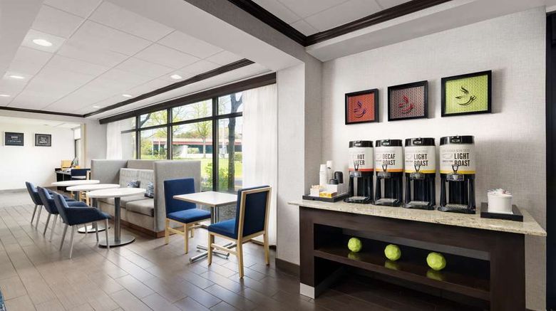 <b>Hampton Inn Long Island/Islandia Restaurant</b>. Images powered by <a href="https://iceportal.shijigroup.com/" title="IcePortal" target="_blank">IcePortal</a>.