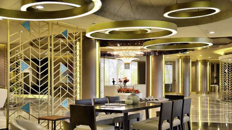 <b>Hilton Istanbul Kozyatagi Lobby</b>. Images powered by <a href="https://iceportal.shijigroup.com/" title="IcePortal" target="_blank">IcePortal</a>.