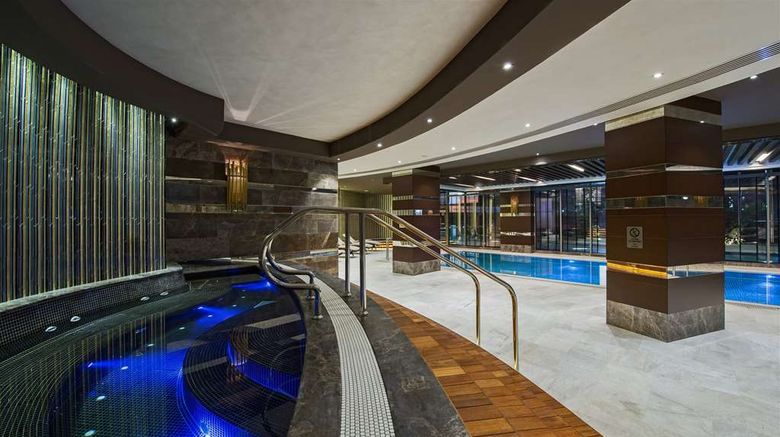 <b>Hilton Istanbul Kozyatagi Pool</b>. Images powered by <a href="https://iceportal.shijigroup.com/" title="IcePortal" target="_blank">IcePortal</a>.