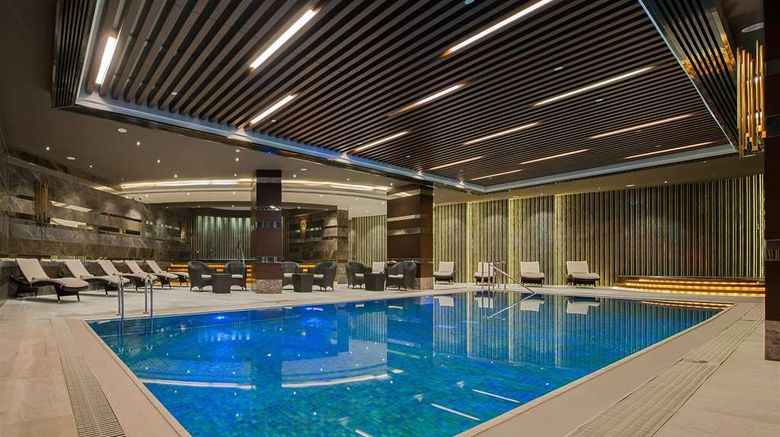 <b>Hilton Istanbul Kozyatagi Pool</b>. Images powered by <a href="https://iceportal.shijigroup.com/" title="IcePortal" target="_blank">IcePortal</a>.