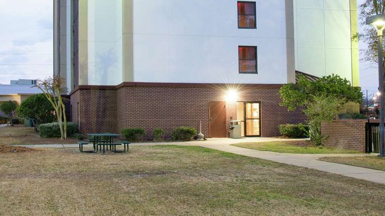 <b>Hampton Inn & Suites Jackson-Coliseum Exterior</b>. Images powered by <a href="https://iceportal.shijigroup.com/" title="IcePortal" target="_blank">IcePortal</a>.