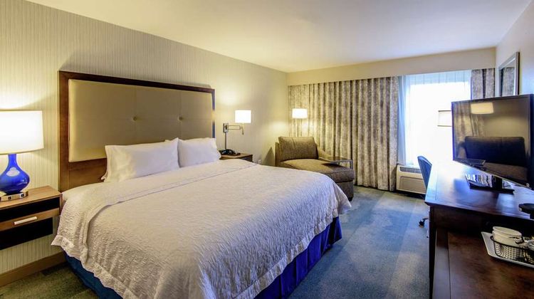 Hampton Inn & Suites Jackson-Coliseum Room