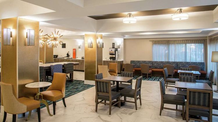 Hampton Inn & Suites Jackson-Coliseum Lobby
