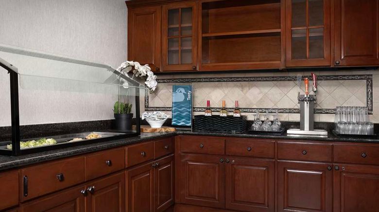 <b>Homewood Suites JAX Downtown/Southbank Restaurant</b>. Images powered by <a href="https://iceportal.shijigroup.com/" title="IcePortal" target="_blank">IcePortal</a>.