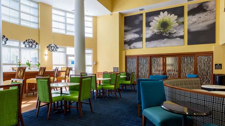 Hampton Inn & Suites Deerwood Park Lobby