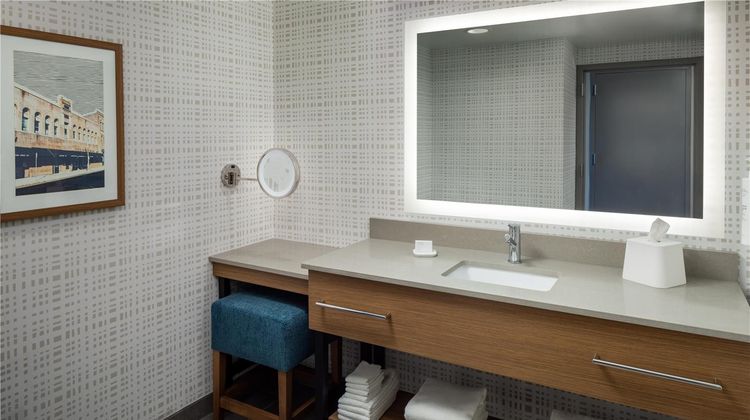 Hampton Inn & Suites Deerwood Park Room