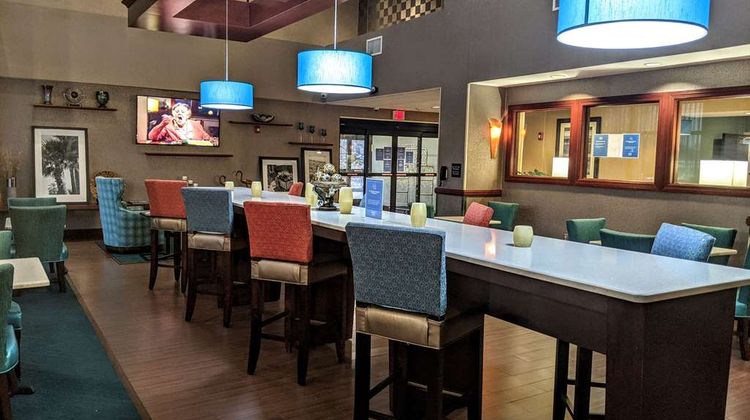 Hampton Inn & Suites Jacksonville Lobby