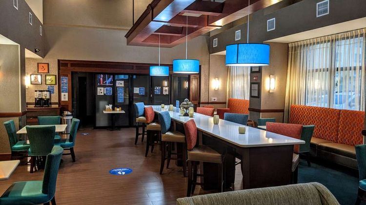 Hampton Inn & Suites Jacksonville Lobby