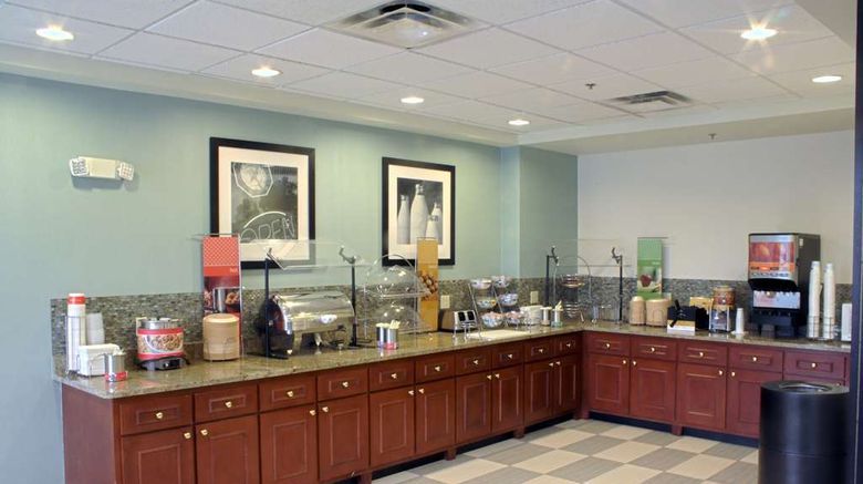 <b>Hampton Inn Jacksonville I-10 West Lobby</b>. Images powered by <a href="https://iceportal.shijigroup.com/" title="IcePortal" target="_blank">IcePortal</a>.