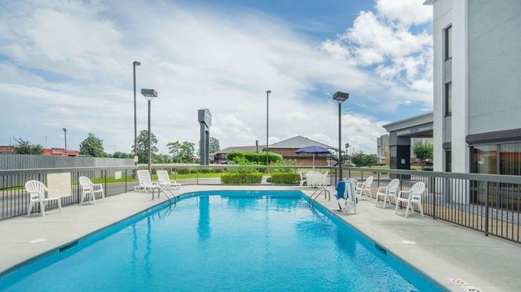 Hampton Inn Jonesboro Pool