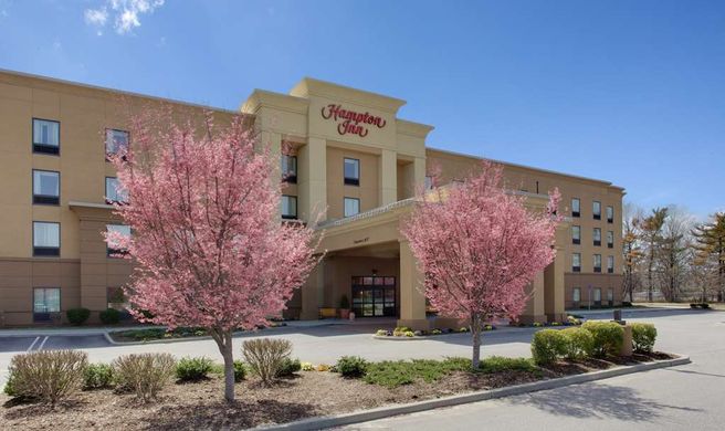 Hampton Inn Garden City Exterior