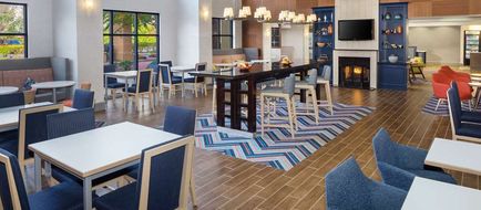 Hampton Inn Garden City Lobby