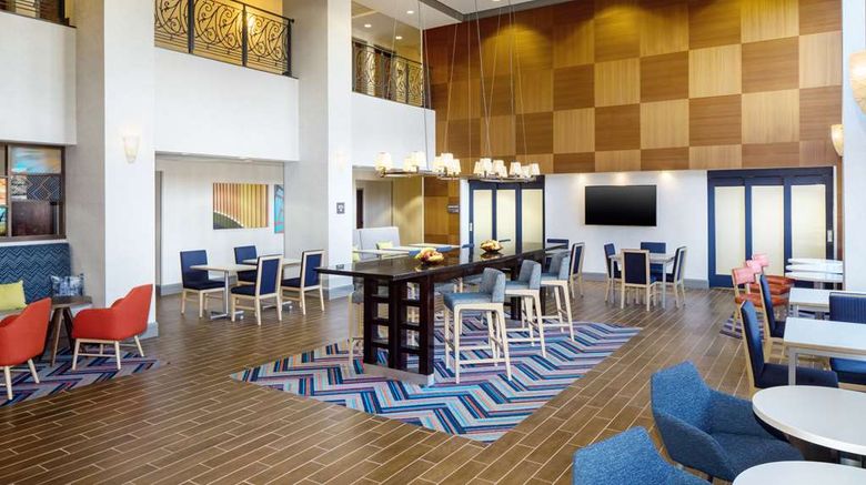 <b>Hampton Inn Garden City Lobby</b>. Images powered by <a href="https://iceportal.shijigroup.com/" title="IcePortal" target="_blank">IcePortal</a>.