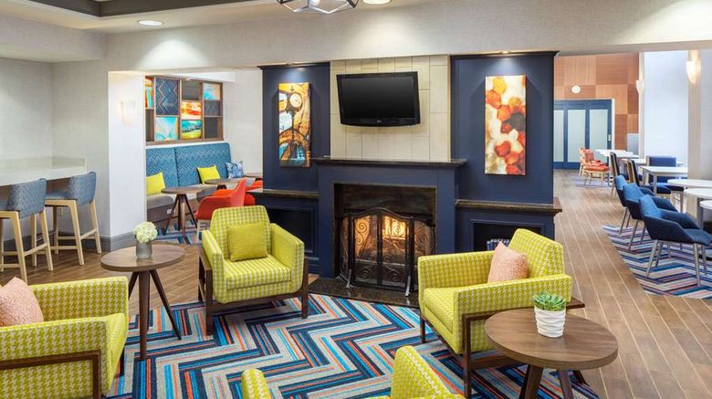 <b>Hampton Inn Garden City Lobby</b>. Images powered by <a href="https://iceportal.shijigroup.com/" title="IcePortal" target="_blank">IcePortal</a>.
