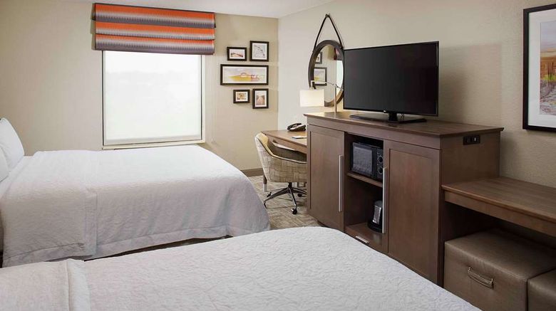 <b>Hampton Inn Garden City Room</b>. Images powered by <a href="https://iceportal.shijigroup.com/" title="IcePortal" target="_blank">IcePortal</a>.