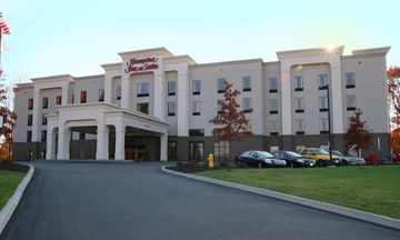 Hampton Inn and Suites Jamestown