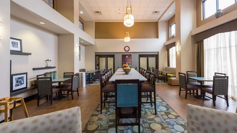 <b>Hampton Inn and Suites Jamestown Lobby</b>. Images powered by <a href="https://iceportal.shijigroup.com/" title="IcePortal" target="_blank">IcePortal</a>.