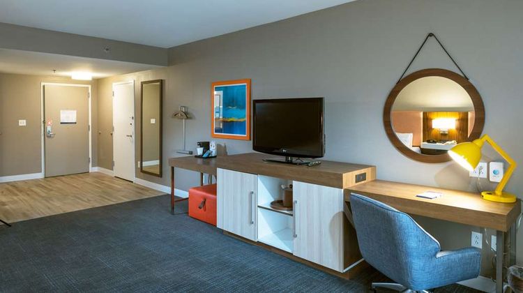 Hampton Inn and Suites Jamestown Room