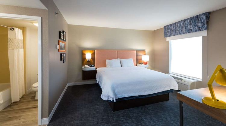 Hampton Inn and Suites Jamestown Room