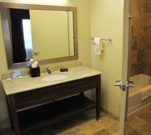 Hampton Inn & Suites Jamestown Room